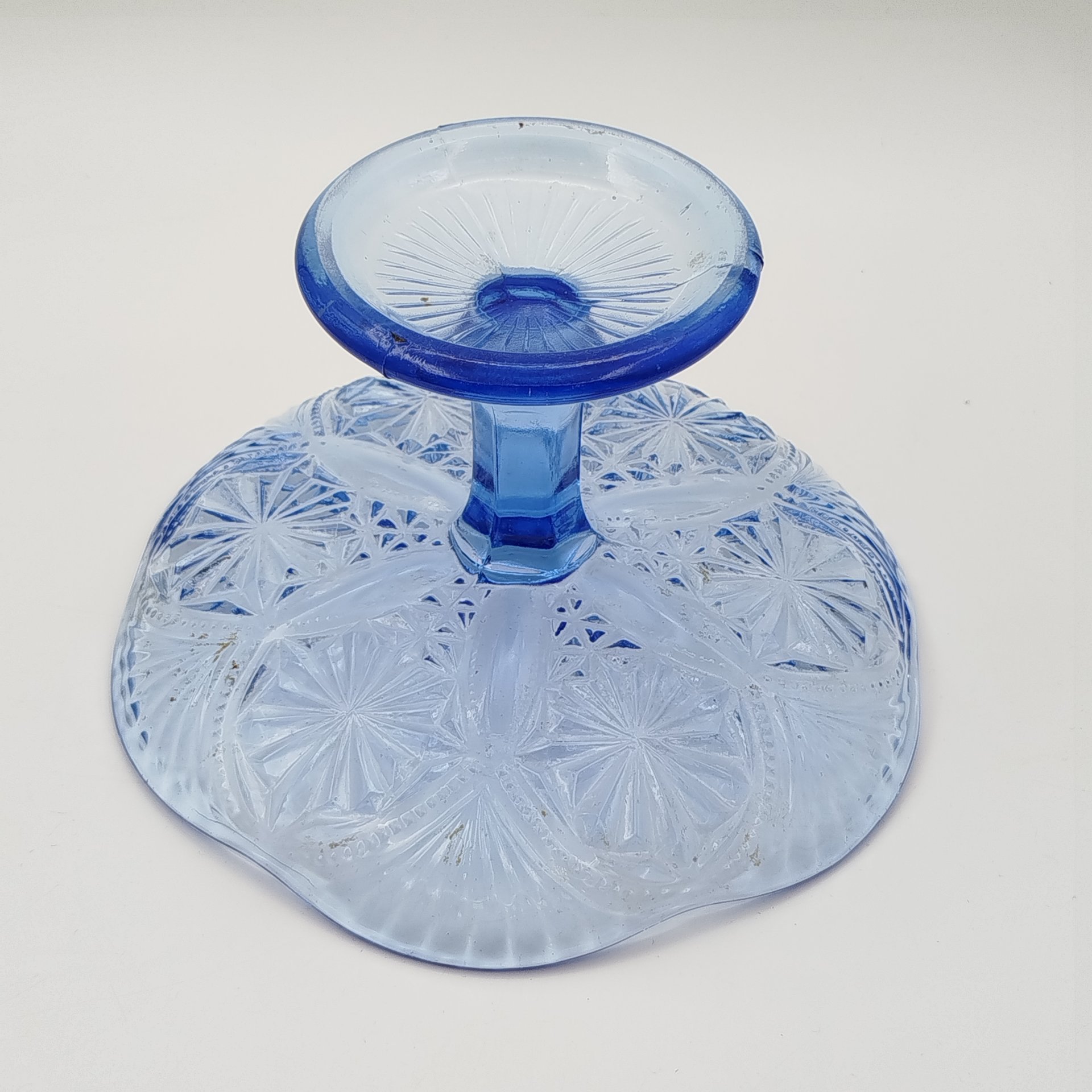 Ваза (конфетница, фруктовница) синего цвета с рельефным декором, стекло, пресс, СССР, 1960-1980 гг.