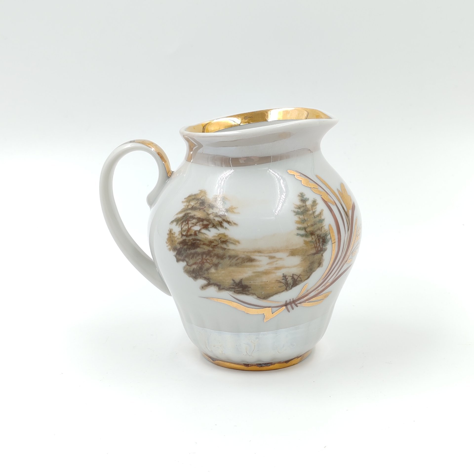 Сливочник (молочник), украшенный изображением пейзажа, фарфор, деколь, золочение, Дулевский фарфоровый завод (Дулёво), Дулевский фарфоровый завод (Дулёво)