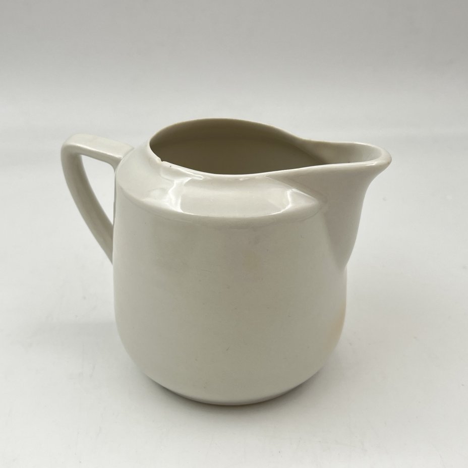 Молочник с декором в виде зимнего пейзажа, фарфор, аэрография, Дулевский фарфоровый завод (Дулёво), СССР, 1934-1936 гг.