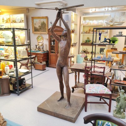 Скульптура "Мальчик с планером", автор А. Дегтярев