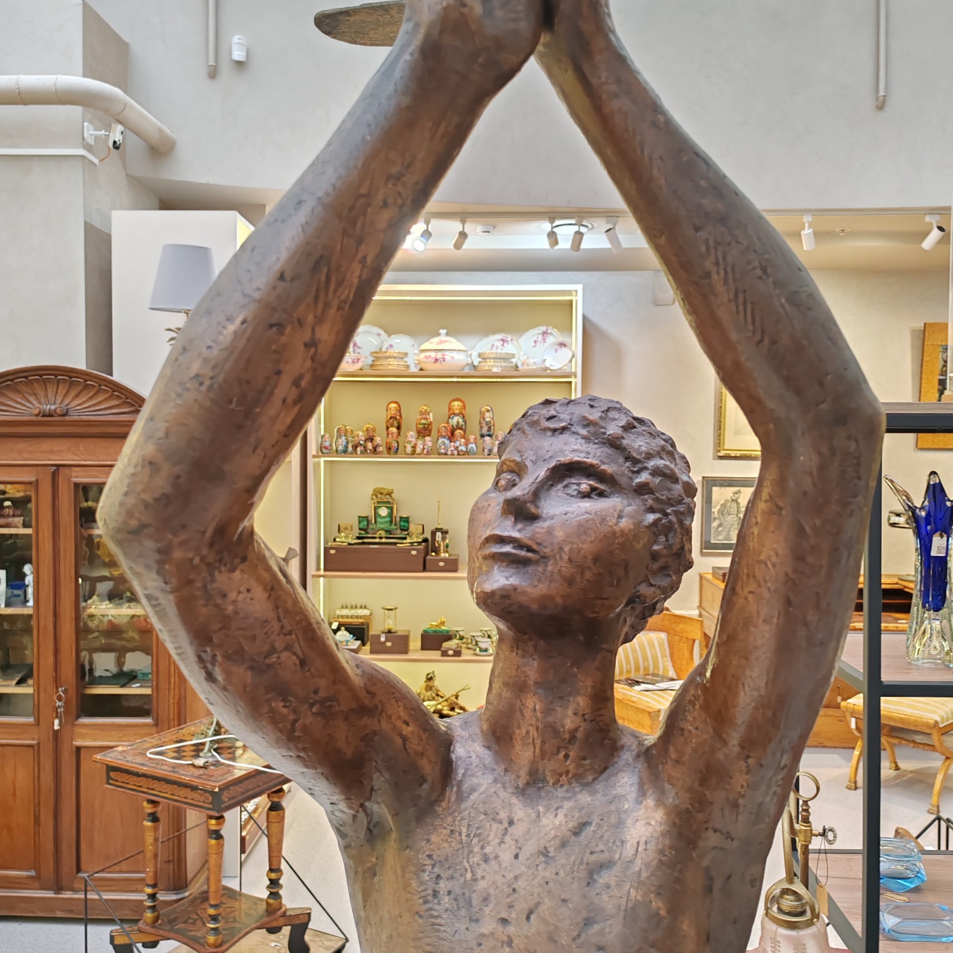 Скульптура "Мальчик с планером", автор А. Дегтярев