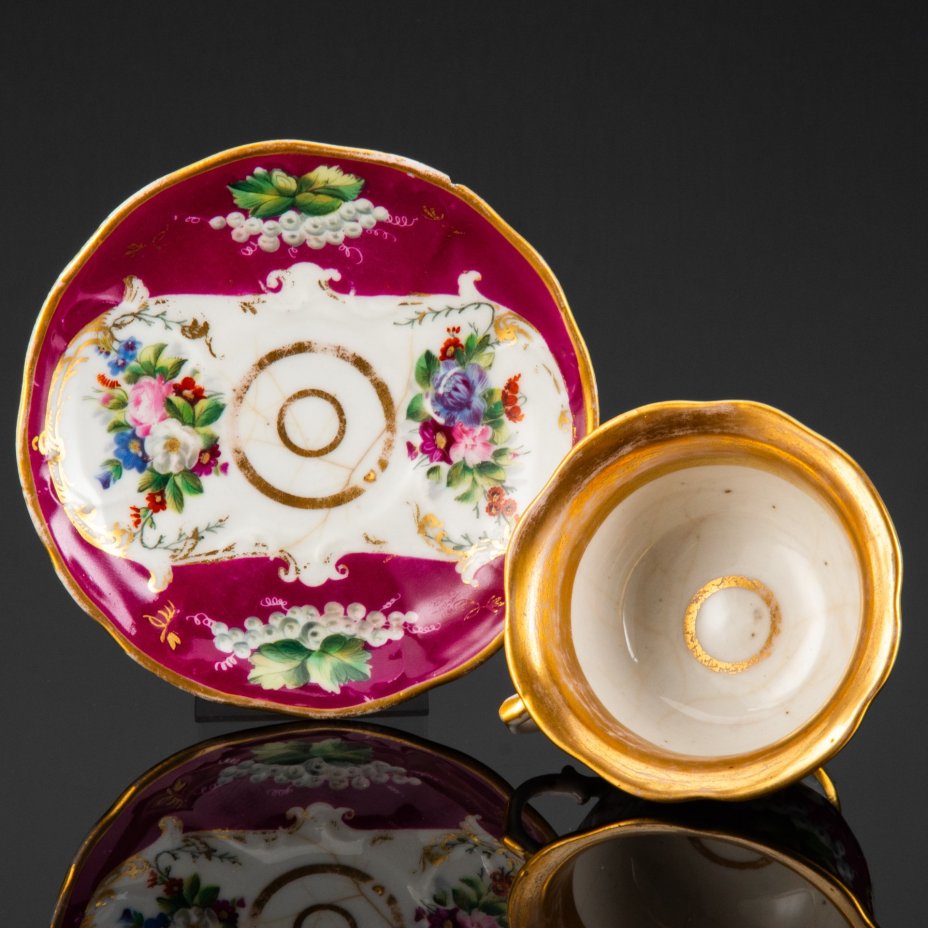 Пара чайная пурпурного цвета с декором в виде ягод смородины и цветочных композиций