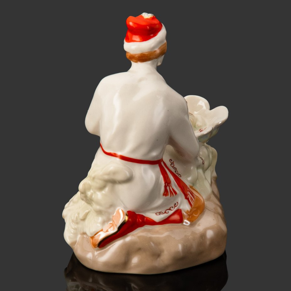 Статуэтка "Иван и Царевна-Лягушка", скульптор Коврижкин А., фарфор, роспись, золочение, Минский фарфорово-фаянсовый завод, СССР, 1968-1983 гг.