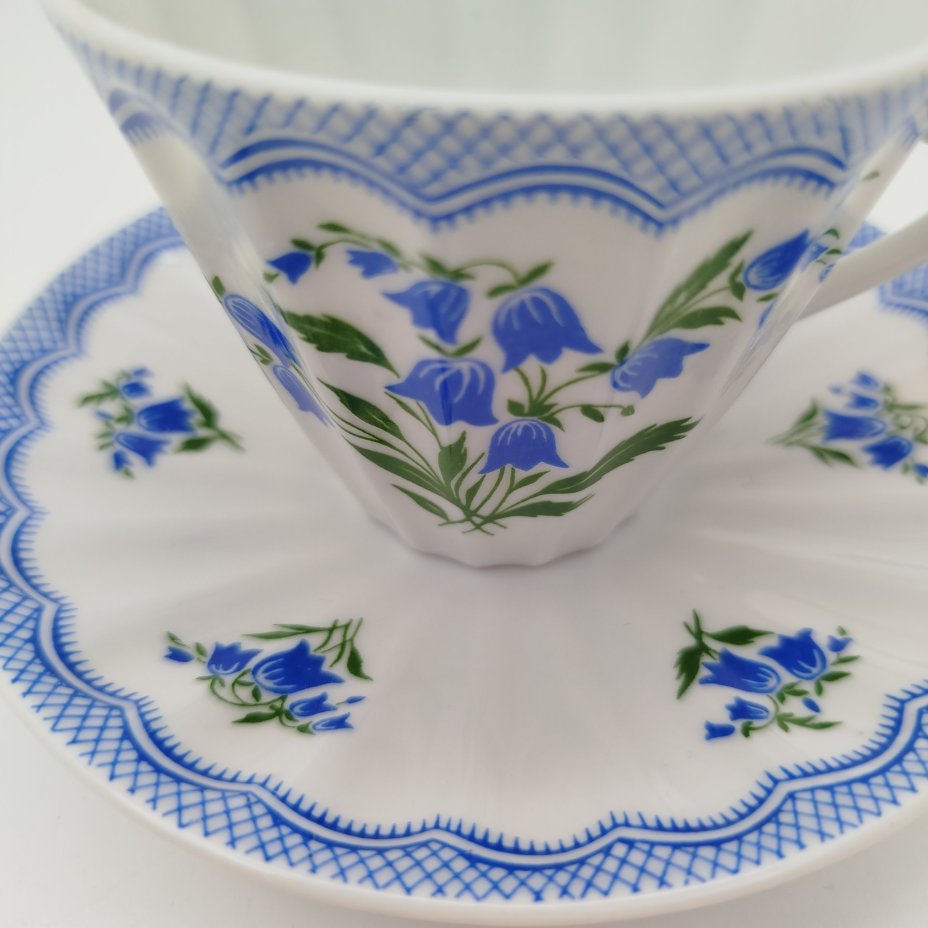 Пара чайная "Колокольчики", форма "Лучистая", фарфор, деколь, Ленинградский фарфоровый завод (ЛФЗ), СССР, 1970-1991 гг.