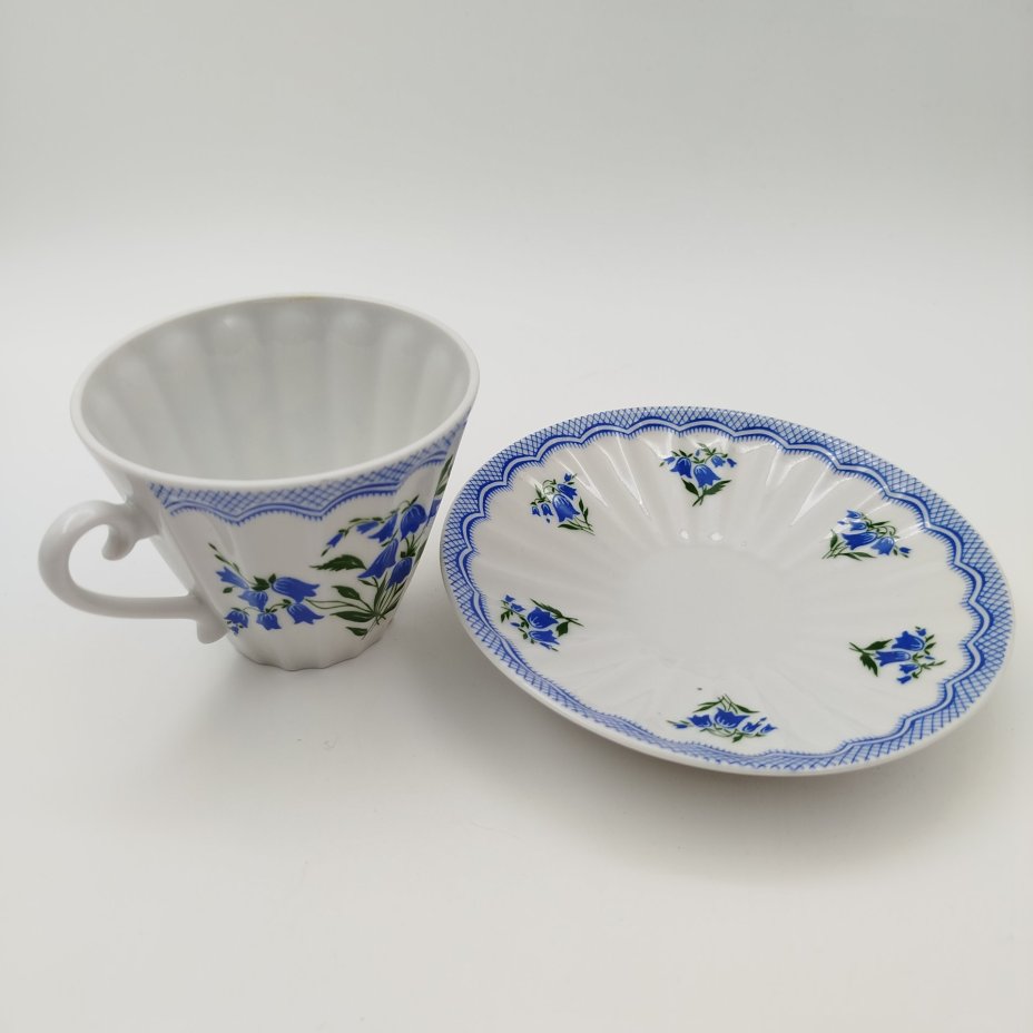 Пара чайная "Колокольчики", форма "Лучистая", фарфор, деколь, Ленинградский фарфоровый завод (ЛФЗ), СССР, 1970-1991 гг.