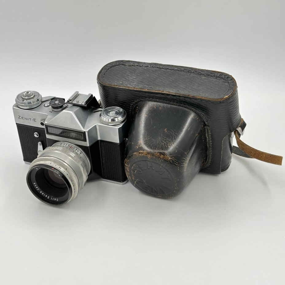 Фотоаппарат плёночный "Зенит-Е" с объективом "Carl Zeiss Jena Biotar 2/58" в оригинальном кофре, Красногорский механический завод (КМЗ)