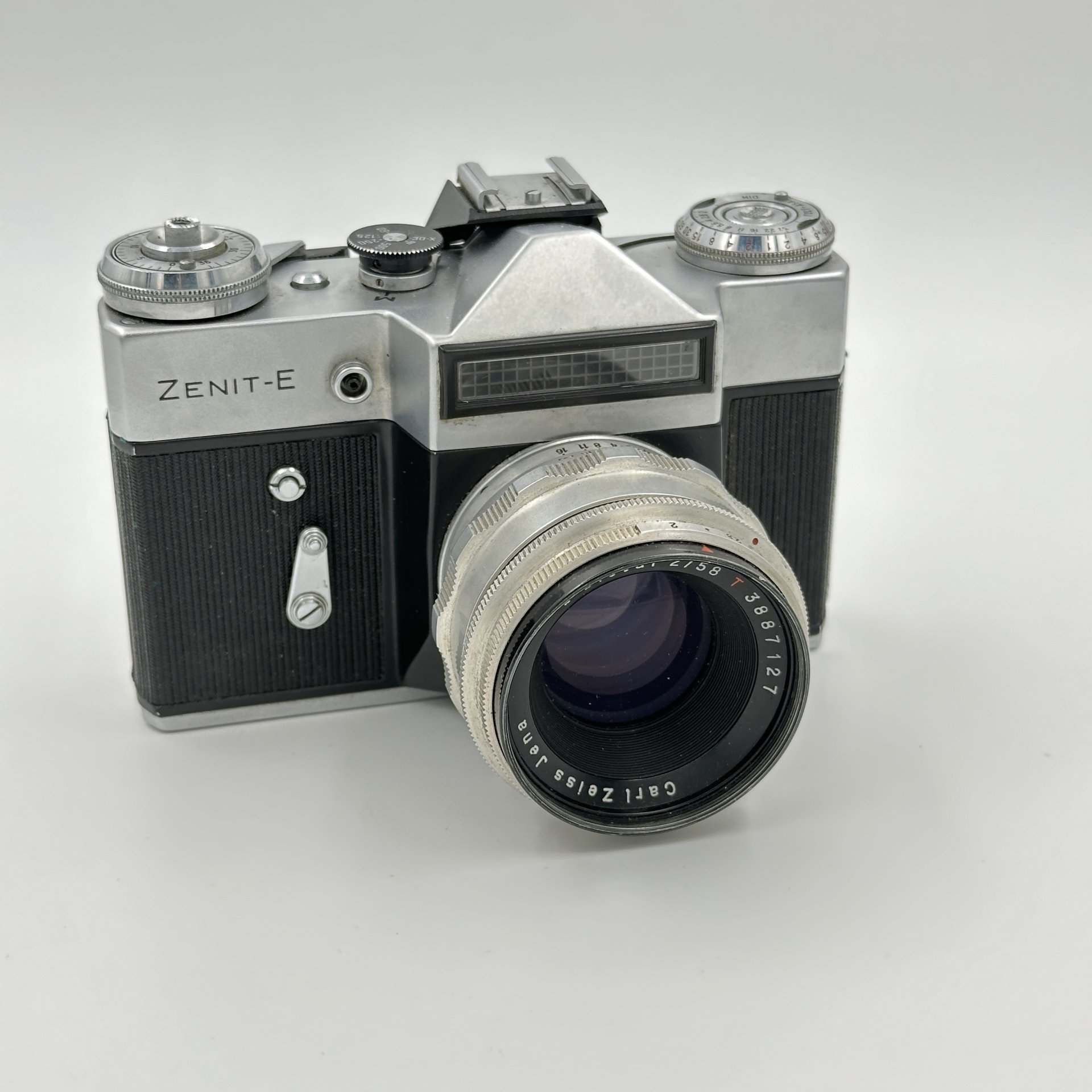 Фотоаппарат плёночный "Зенит-Е" с объективом "Carl Zeiss Jena Biotar 2/58" в оригинальном кофре, Красногорский механический завод (КМЗ)