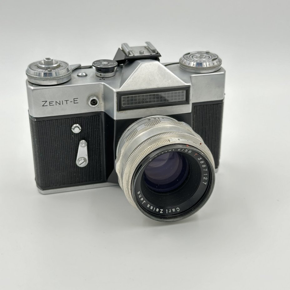 Фотоаппарат плёночный "Зенит-Е" с объективом "Carl Zeiss Jena Biotar 2/58" в оригинальном кофре, Красногорский механический завод (КМЗ)