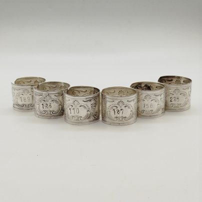 Набор винтажных колец для салфеток на 6 персон, украшенных растительным декором и произвольной нумерацией, мНЦ (медь-никель-цинк), Артель «Промтехсвязь», СССР, 1950-1960 гг.