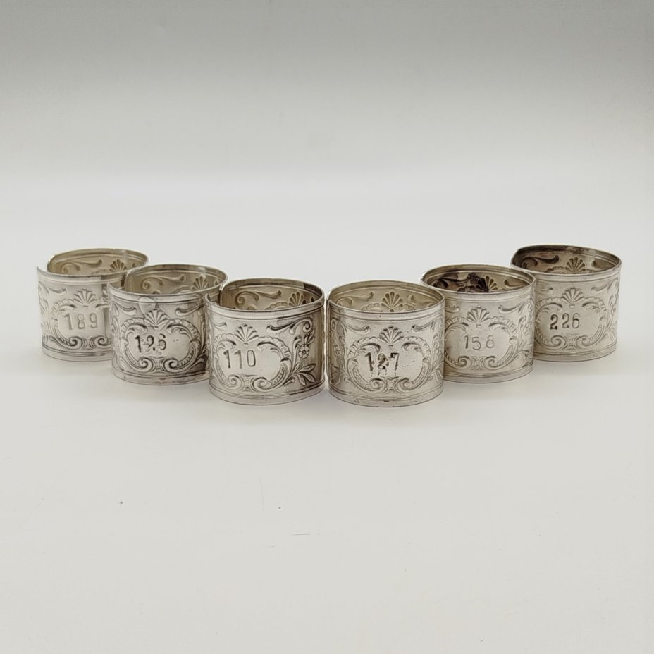 Набор винтажных колец для салфеток на 6 персон, украшенных растительным декором и произвольной нумерацией, мНЦ (медь-никель-цинк), Артель «Промтехсвязь», СССР, 1950-1960 гг.
