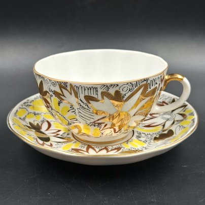 Пара чайная "Золотые ромашки", автор росписи Л.И. Григорьева, форма "Тюльпан", фарфор, деколь, золочение, Ленинградский фарфоровый завод (ЛФЗ), СССР, 1960-1990 гг.