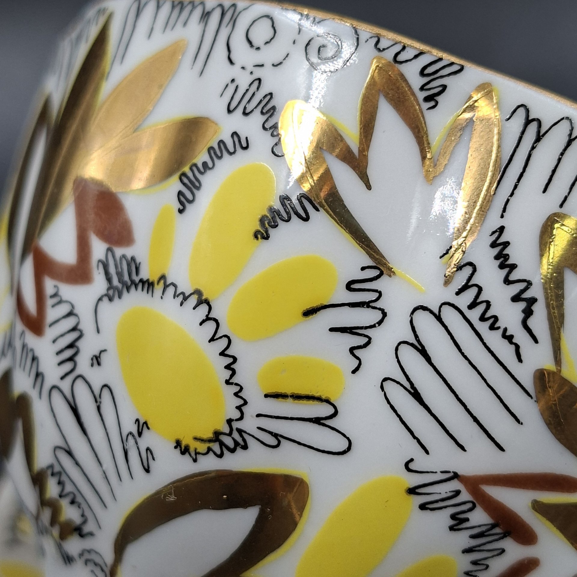 Пара чайная "Золотые ромашки", автор росписи Л.И. Григорьева, форма "Тюльпан", фарфор, деколь, золочение, Ленинградский фарфоровый завод (ЛФЗ), СССР, 1960-1990 гг.