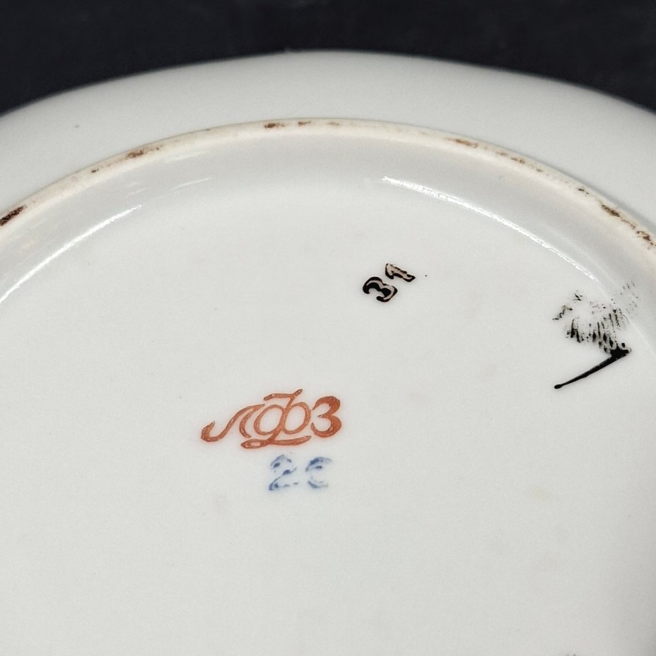 Пара чайная "Золотые ромашки", автор росписи Л.И. Григорьева, форма "Тюльпан", фарфор, деколь, золочение, Ленинградский фарфоровый завод (ЛФЗ), СССР, 1960-1990 гг.