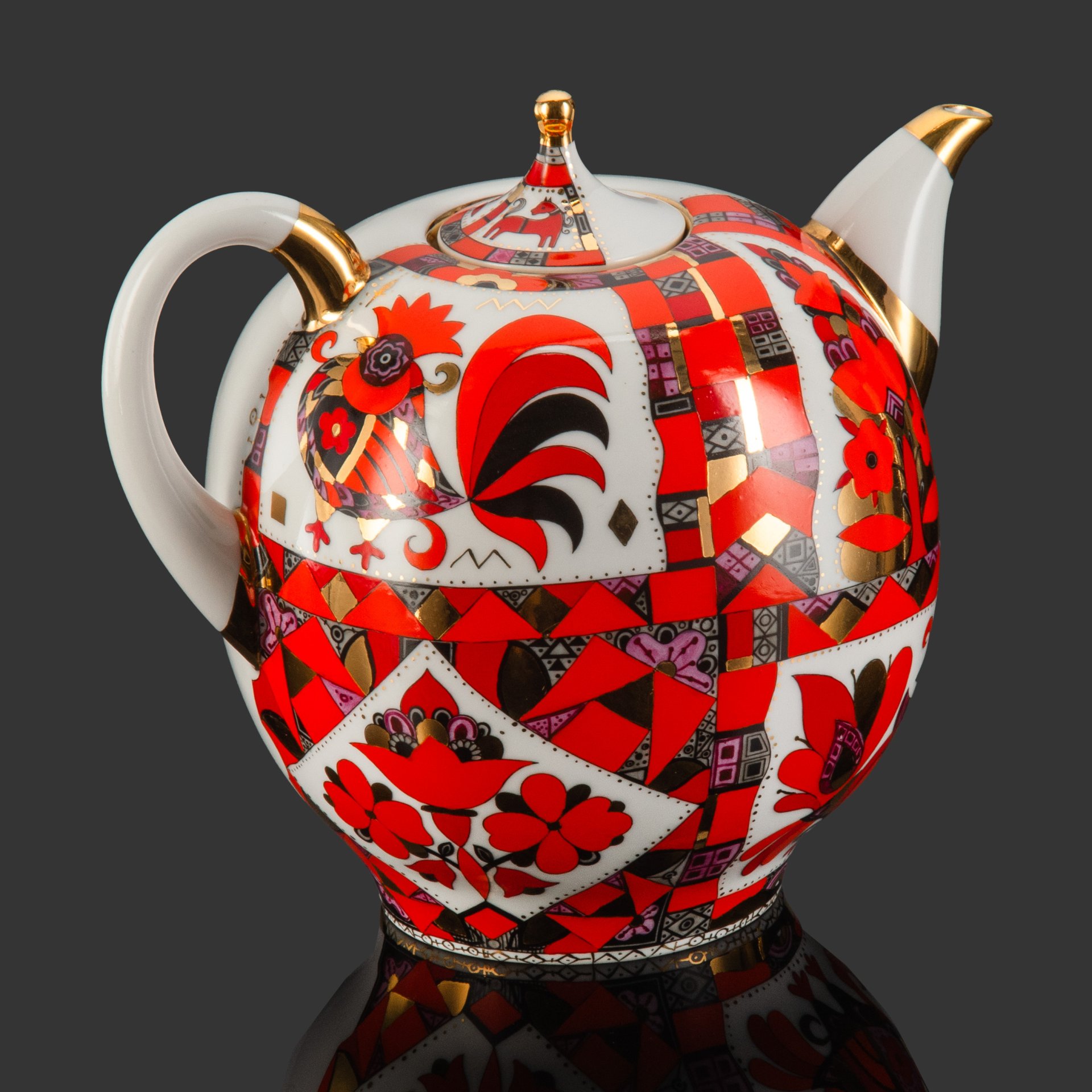 Чайник доливной "Красный конь" ("Златогривый конь"), автор формы "Новгородская" Криммер Э.М., автор росписи Воробьевский А.В., Ленинградский фарфоровый завод (ЛФЗ)