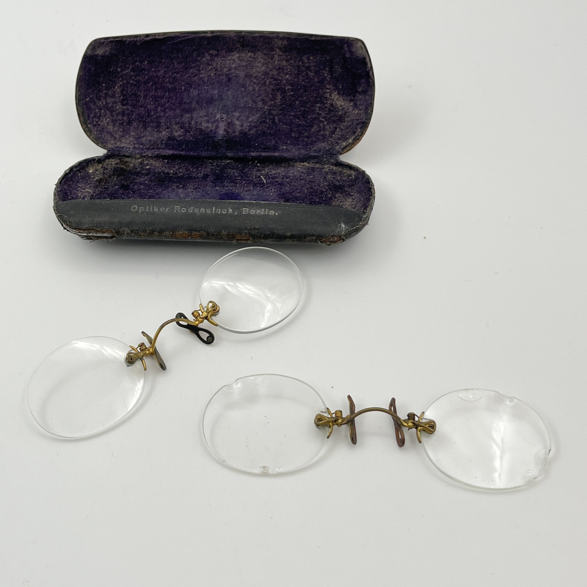 Две пары пенсне в оригинальном футляре "Optiker Rodenstock, Berlin"