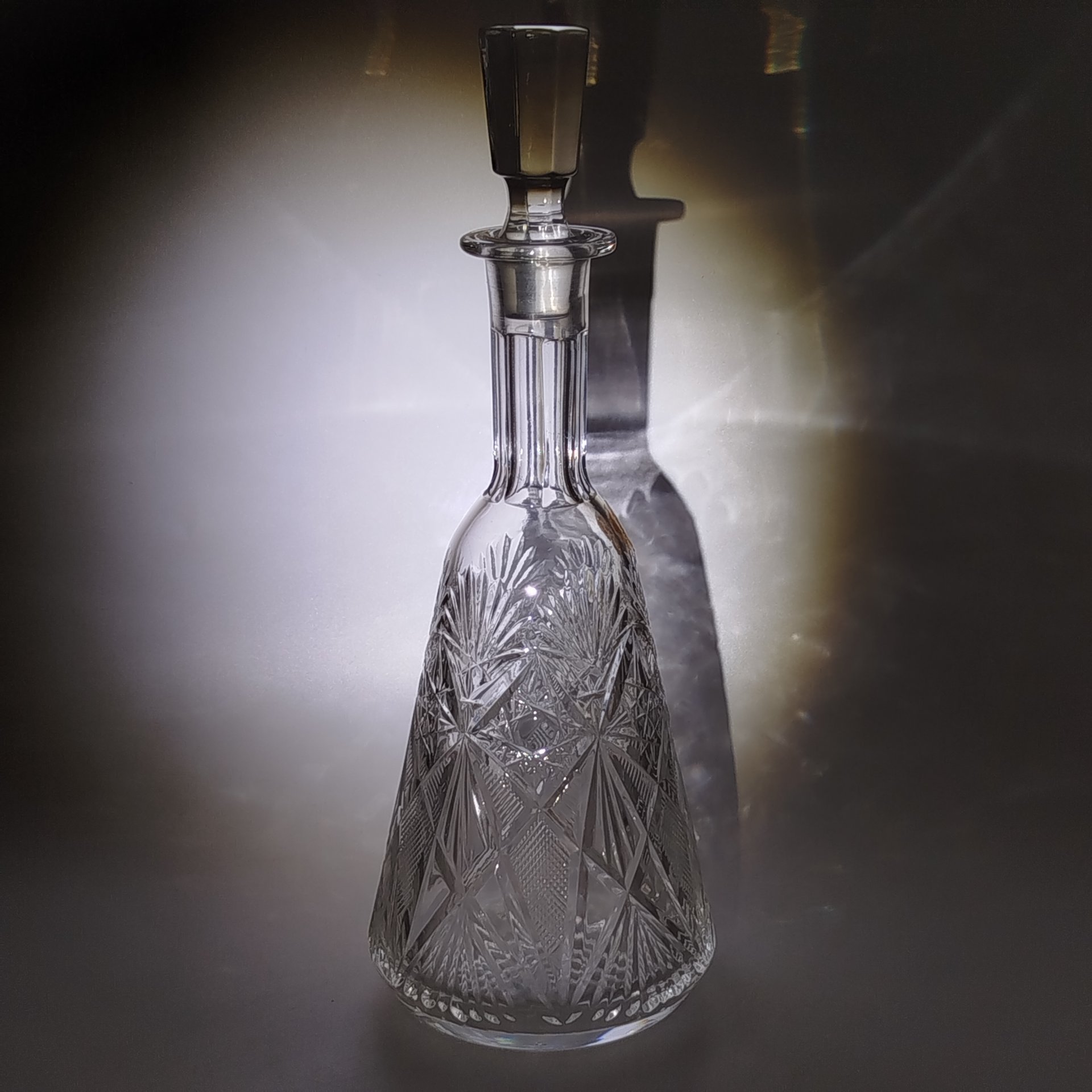 Штоф с резным геометрическим декором, хрусталь, Чехословакия, 1970-1990 гг.