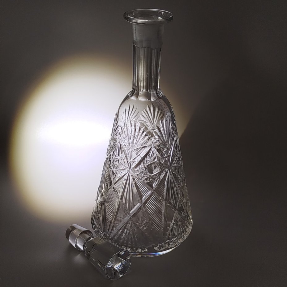 Штоф с резным геометрическим декором