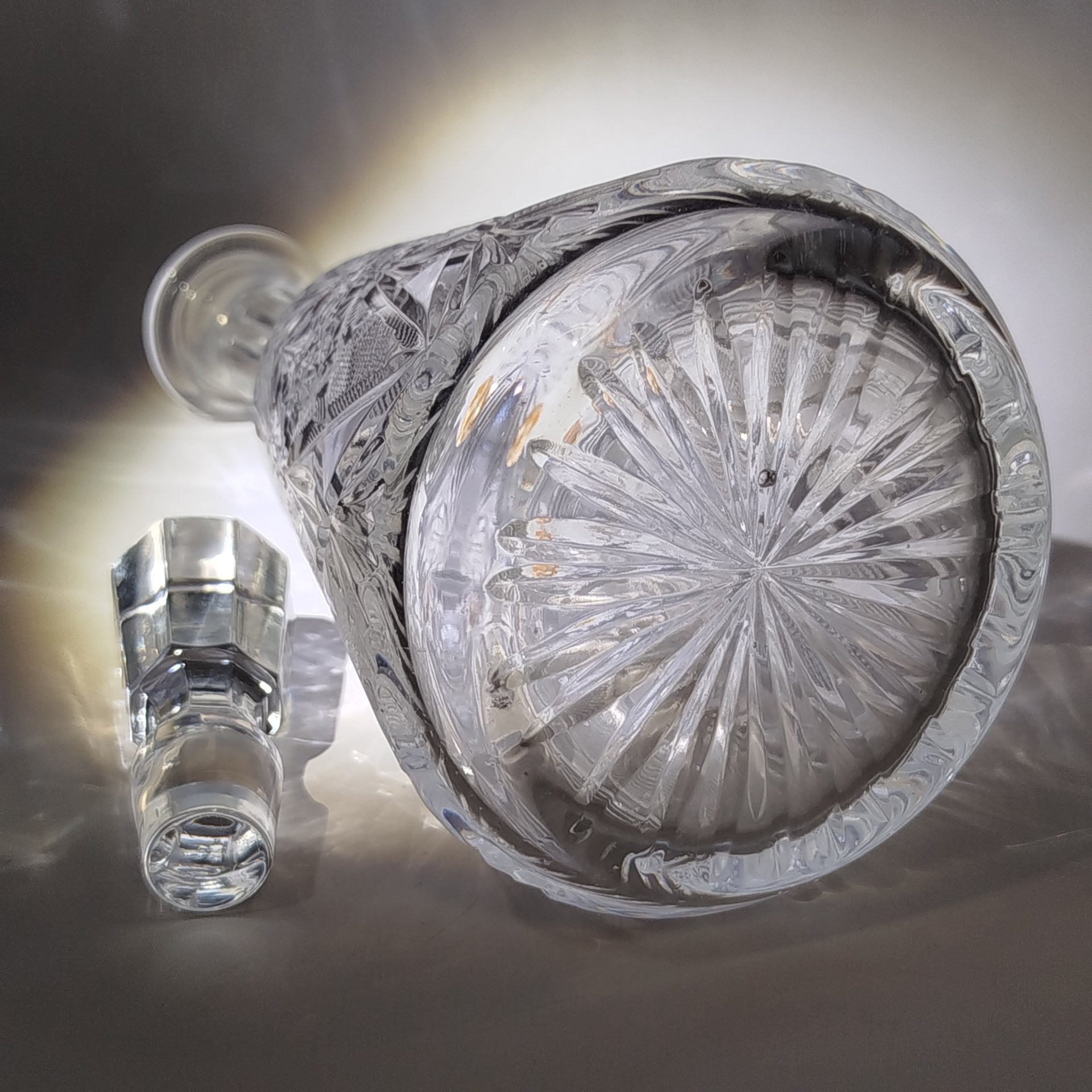 Штоф с резным геометрическим декором, хрусталь, Чехословакия, 1970-1990 гг.