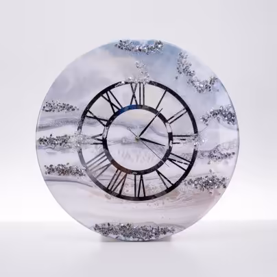 Часы настенные "Серебристый иней", авторская ручная работа в технике Resin Art, Глянцевое 3D покрытие, натуральный камень, Россия, 2021 г.