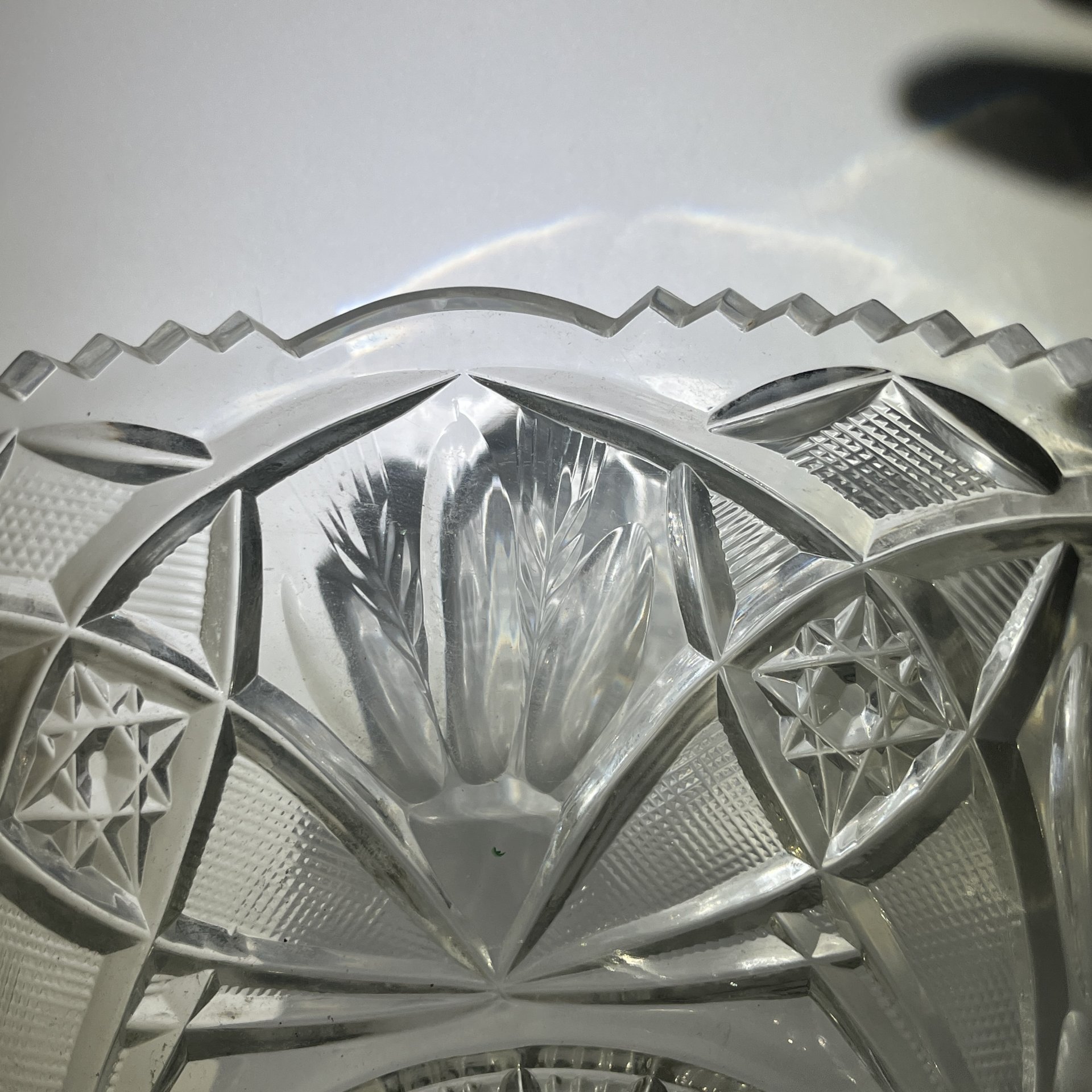 Салатник круглой формы с геометрическим декором, хрусталь, пресс, СССР, 1970-1990 гг.