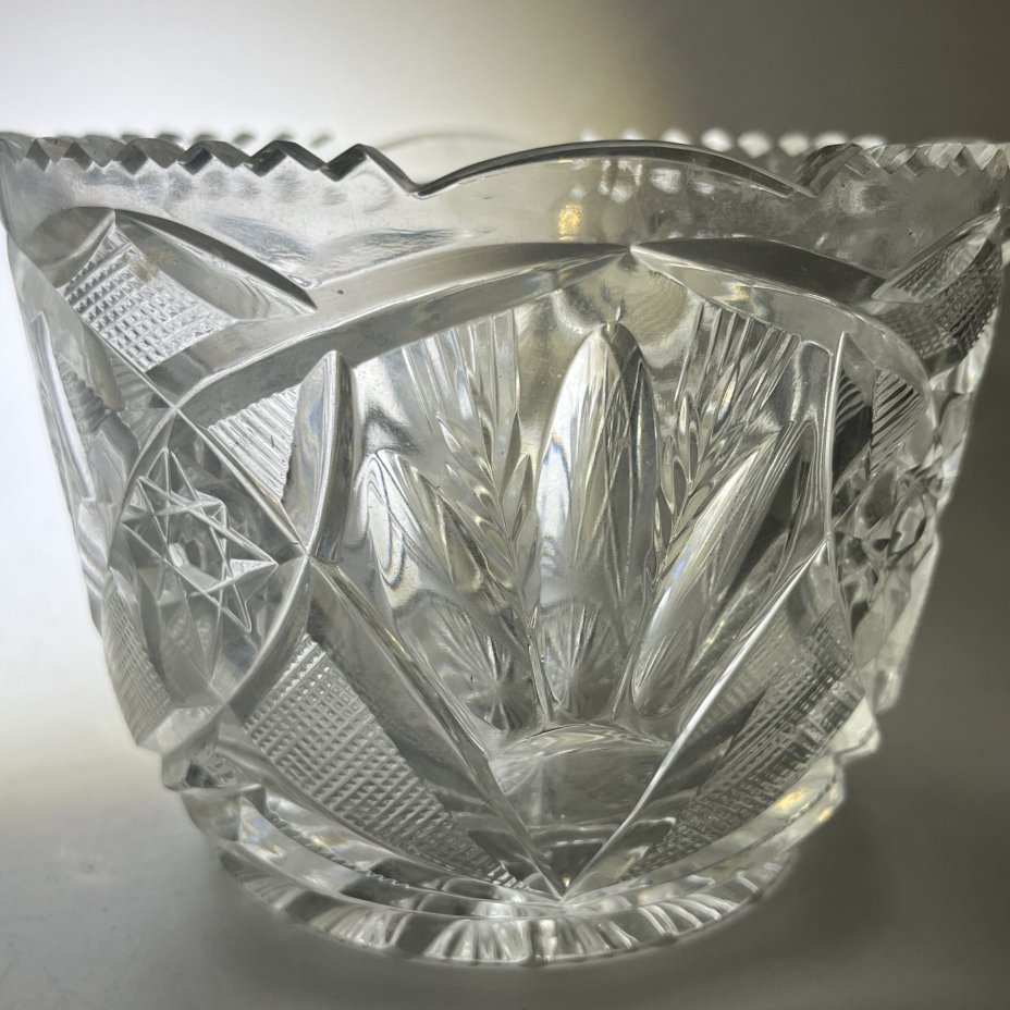 Салатник круглой формы с геометрическим декором, хрусталь, пресс, СССР, 1970-1990 гг.