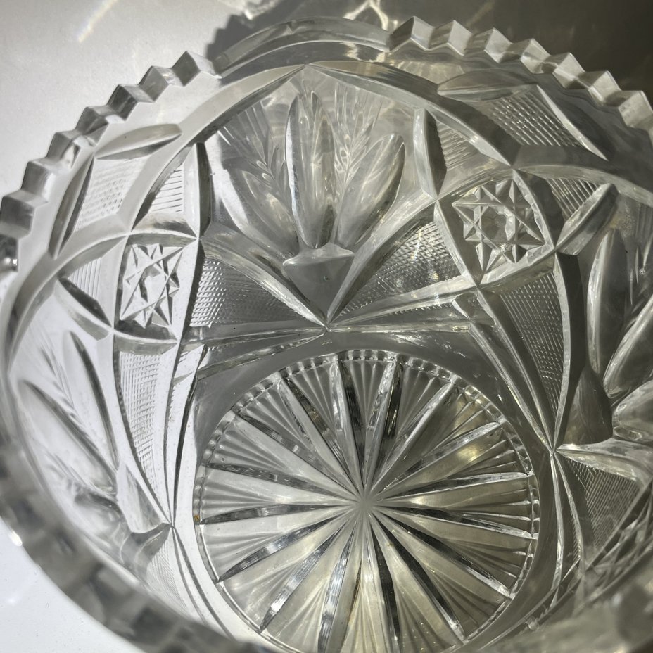 Салатник круглой формы с геометрическим декором, хрусталь, пресс, СССР, 1970-1990 гг.