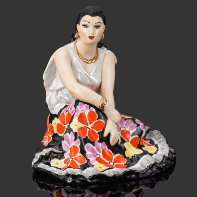 Статуэтка "Цыганка Земфира", скульптор А. Д. Бржезицкая, фарфор, роспись, люстр, золочение, Дулевский фарфоровый завод (Дулёво), СССР, 1966 г.