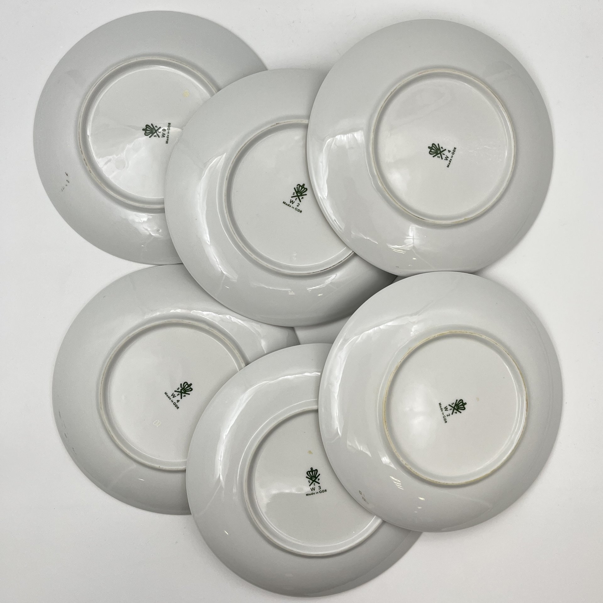 Набор из 6-ти десертных тарелок, украшенных цветочным декором