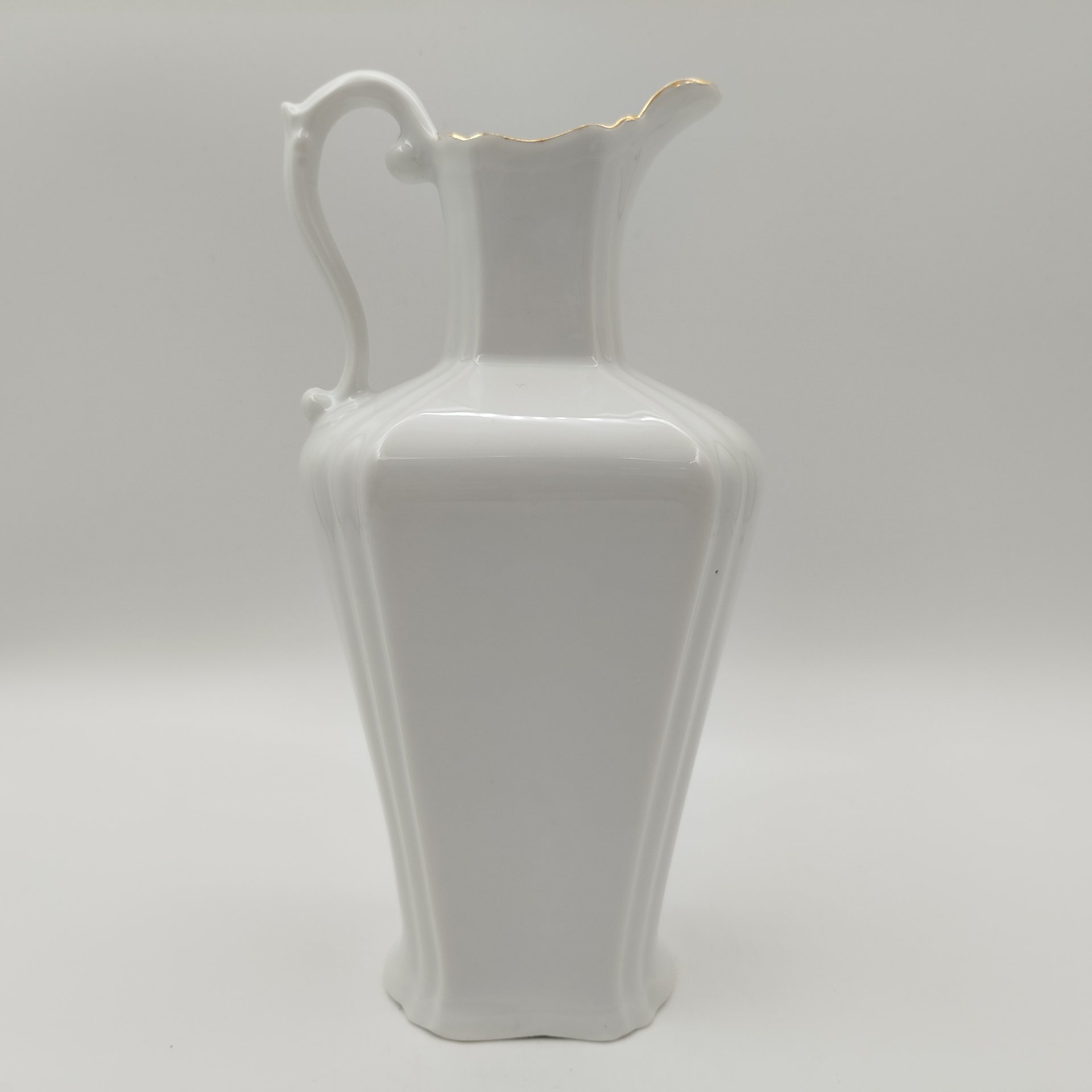 Кувшин для уксуса, украшенный цветочным декором, фарфор, деколь, золочение, Франция, 1900-1930 гг.