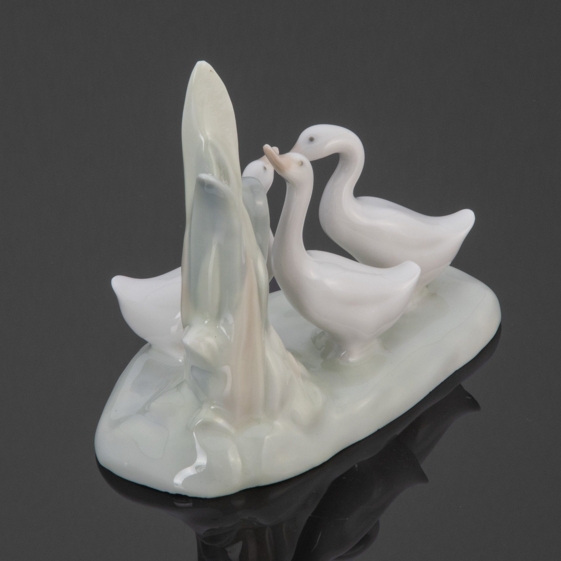Статуэтка "Гуси в траве", фарфор, роспись, NAO Porcelain, Испания, 1980-1990 гг., NAO Porcelain