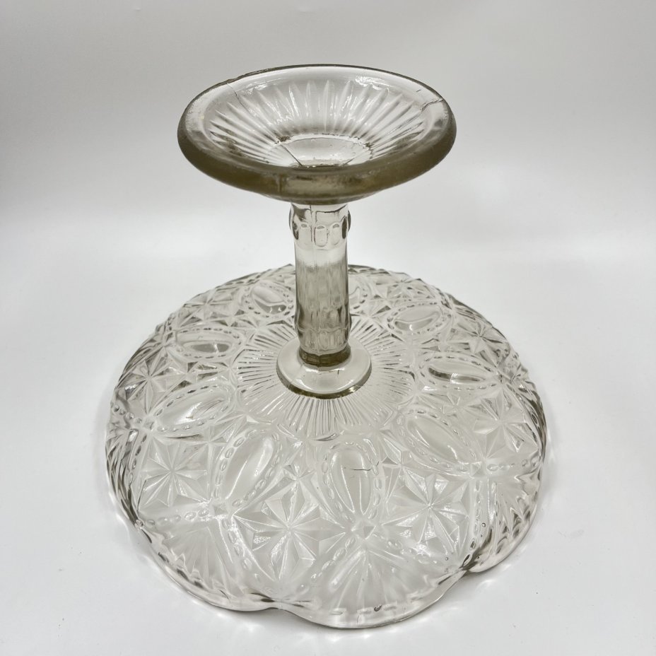 Плоская фруктовница резным геометрическим декором, стекло, СССР, 1970-1990 гг.