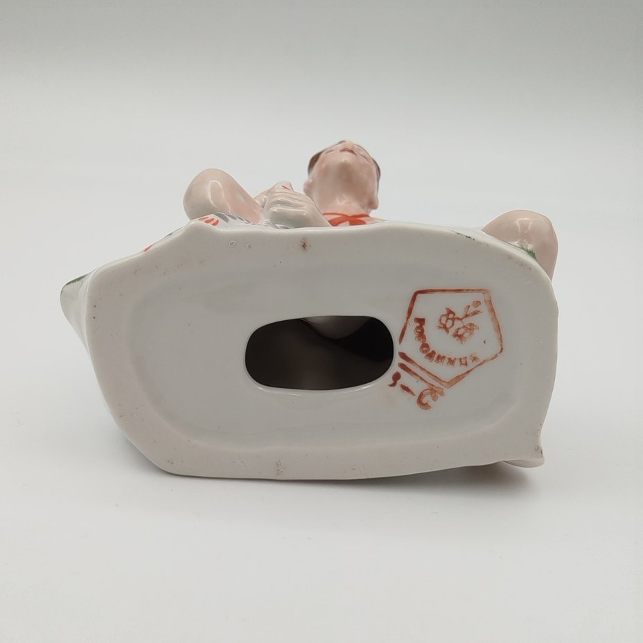 Статуэтка "Рыбак", фарфор, роспись, золочение, Полонский завод художественной керамики (Полонное ЗХК), Украина, 1980-2000 гг.