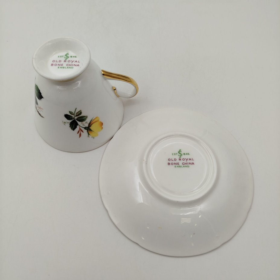 Чайная пара, украшенная цветочным декором, Old Royal, фарфор, деколь, золочение, Великобритания, 1970-1990 гг.