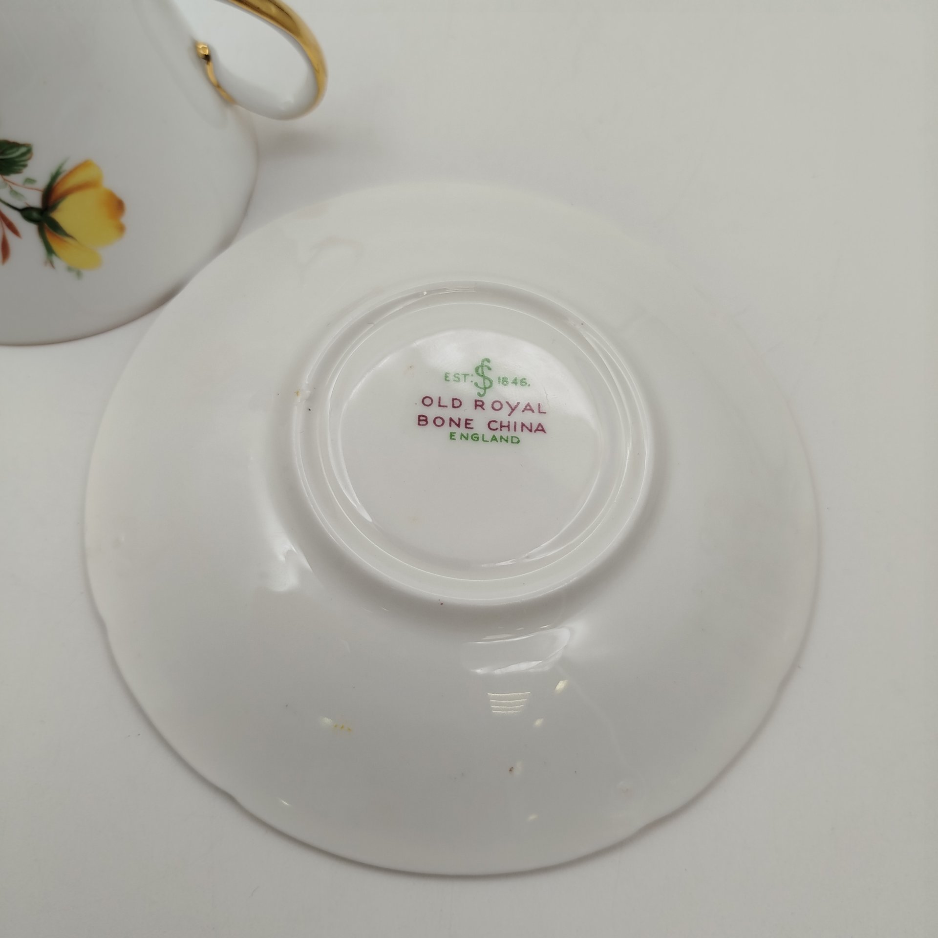 Чайная пара, украшенная цветочным декором, Old Royal, фарфор, деколь, золочение, Великобритания, 1970-1990 гг.