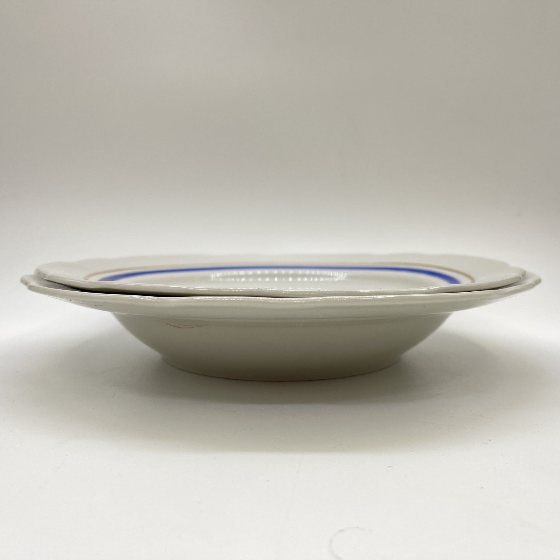 Набор из 2-х тарелок (обеденная и суповая), фарфор, золочение, Городницкий фарфоровый завод, Россия, 1970-2000 гг.