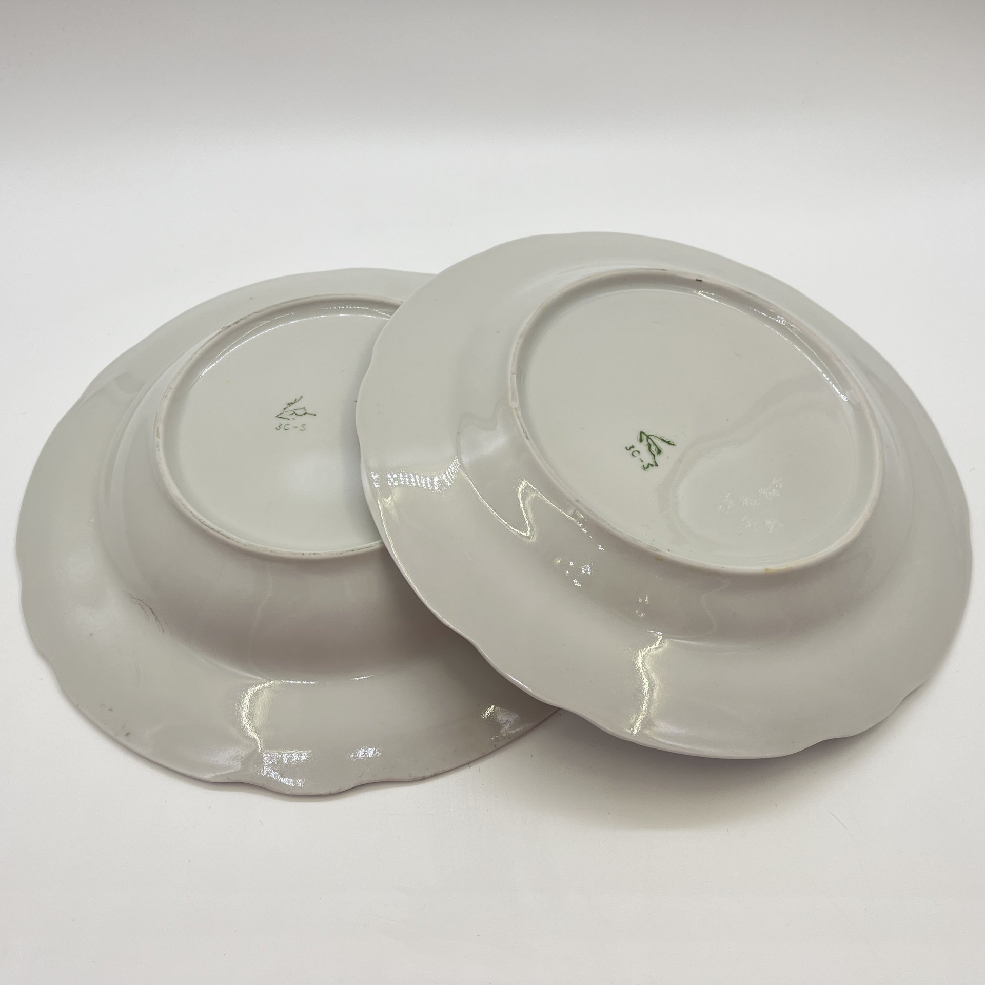 Набор из 2-х тарелок (обеденная и суповая), фарфор, золочение, Городницкий фарфоровый завод, Россия, 1970-2000 гг.