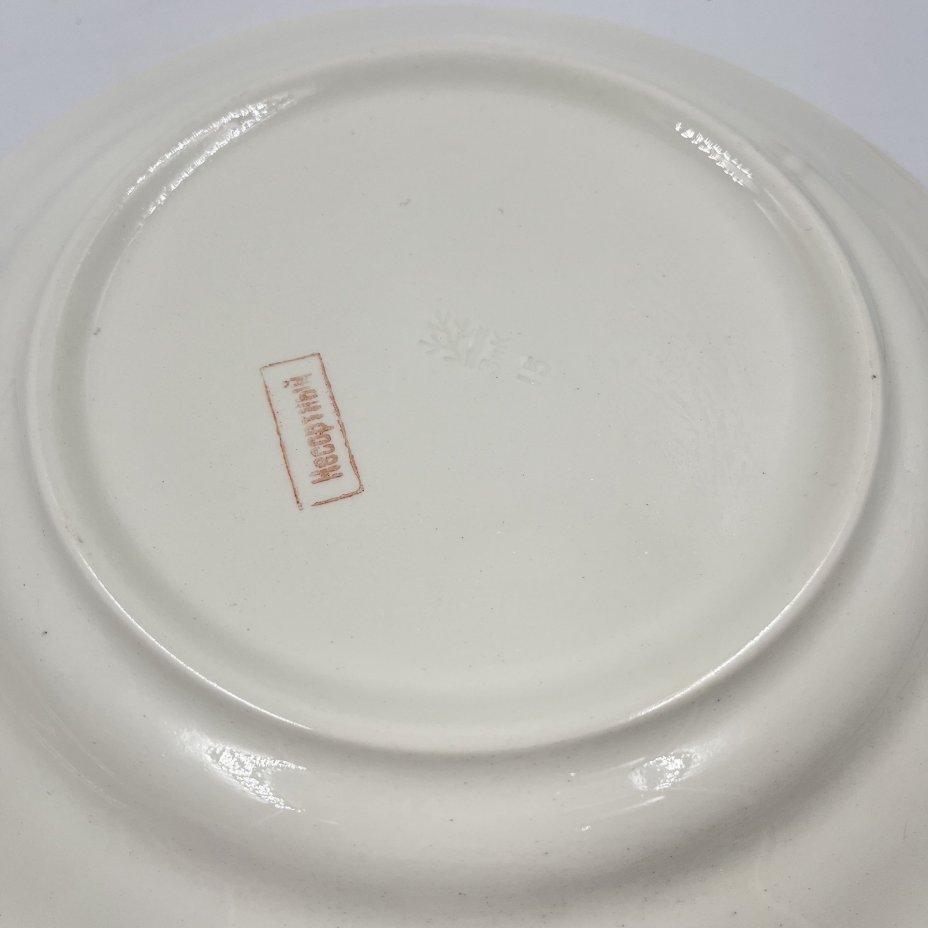 Набор из 3 обеденных тарелок "Роза" с цветочным декором и фигурным краем, фаянс, деколь, Конаковский фаянсовый завод им. М.И. Калинина (ЗиК Конаково), Конаковский фаянсовый завод им. М.И. Калинина (ЗиК Конаково)
