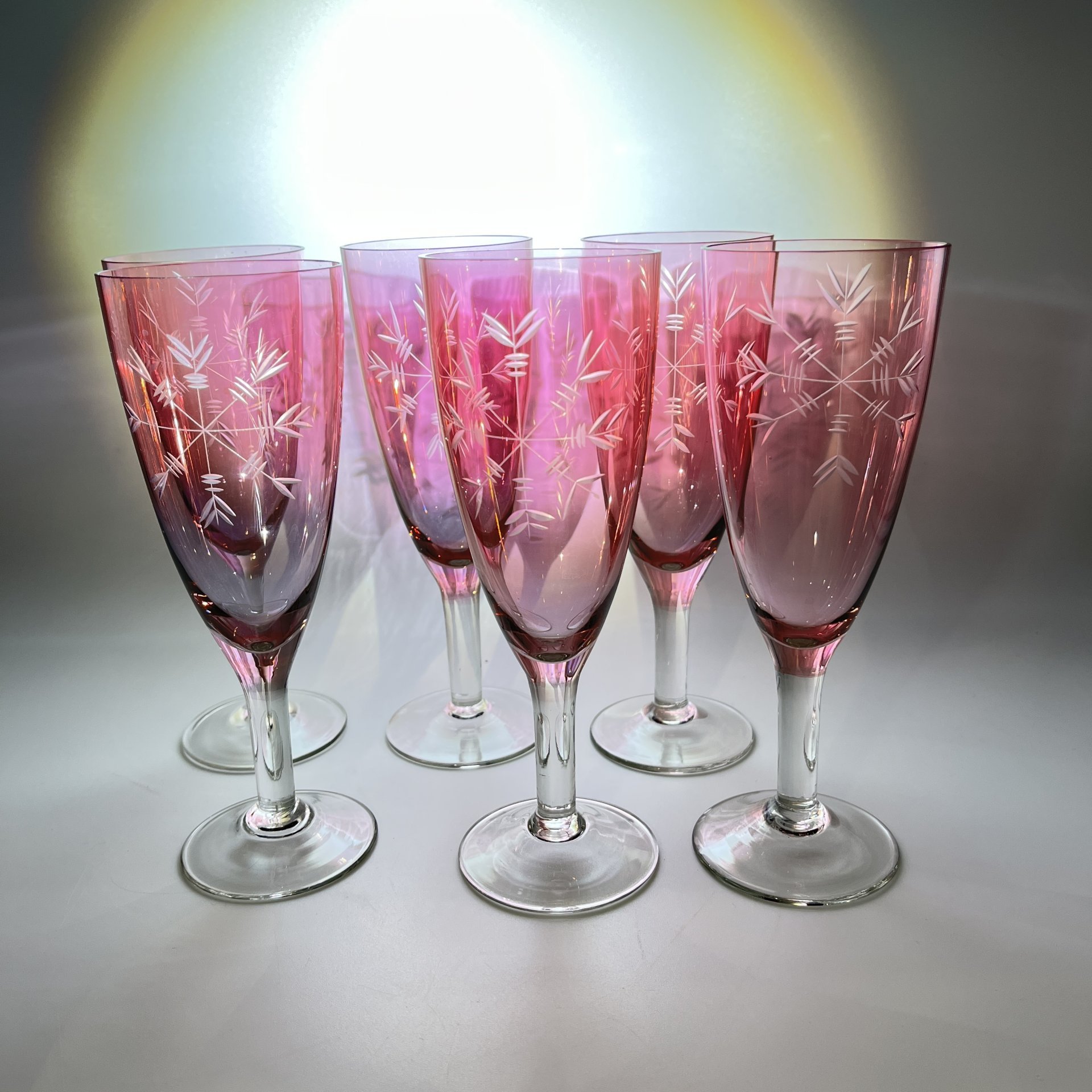 Набор фужеров розового оттенка с декором в виде снежинок (6 шт.)