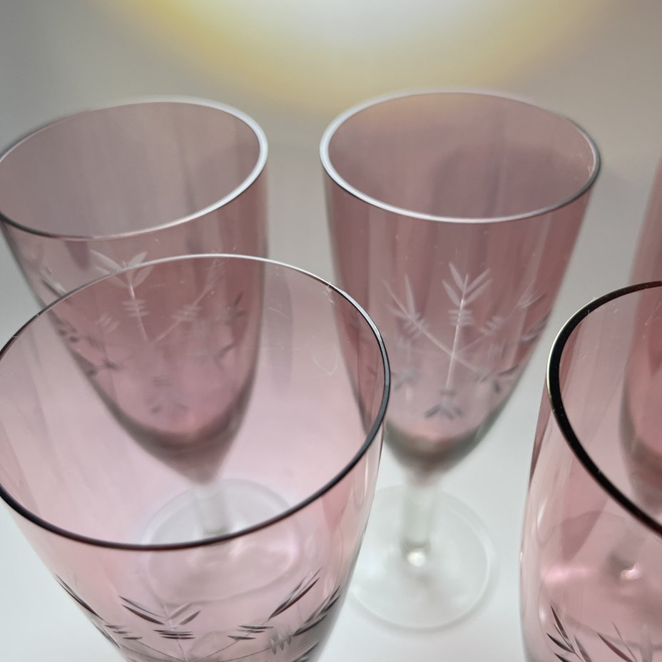 Набор фужеров розового оттенка с декором в виде снежинок (6 шт.)