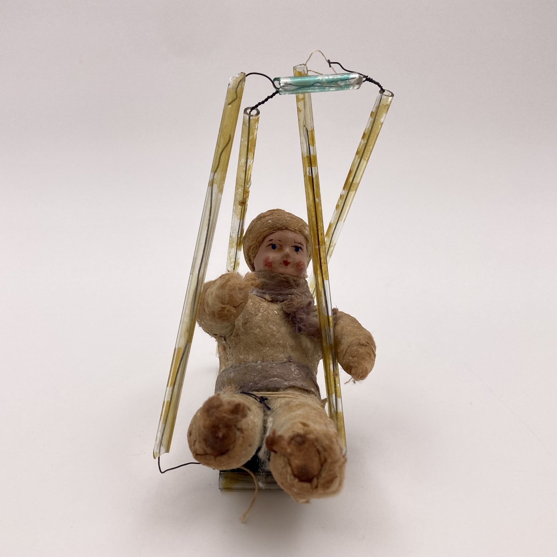 Елочная игрушка "Мальчик на качелях", вата, краска, стекло