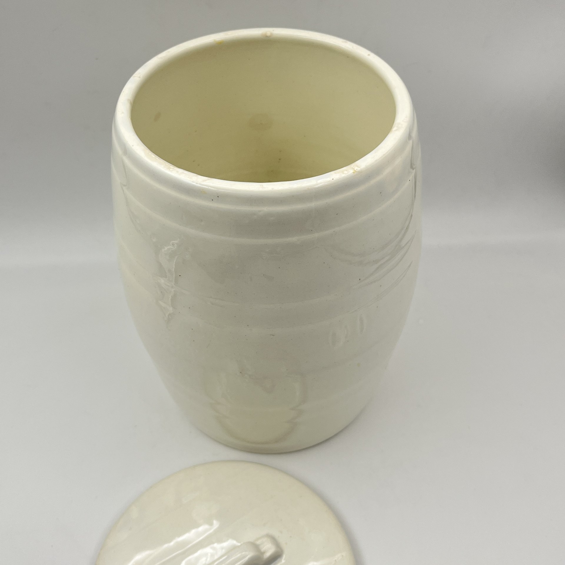 Бочонок с крышкой (для хранения сыпучих продуктов), фаянс, глазурь, Будянский фаянсовый завод «Серп и молот», СССР, 1957-1965 гг.