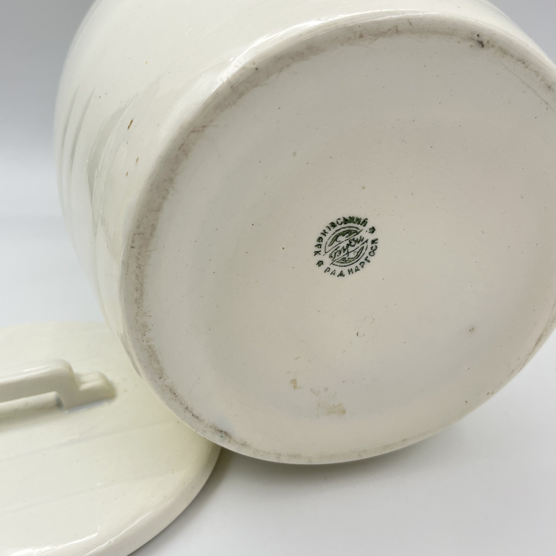 Бочонок с крышкой (для хранения сыпучих продуктов), фаянс, глазурь, Будянский фаянсовый завод «Серп и молот», СССР, 1957-1965 гг.