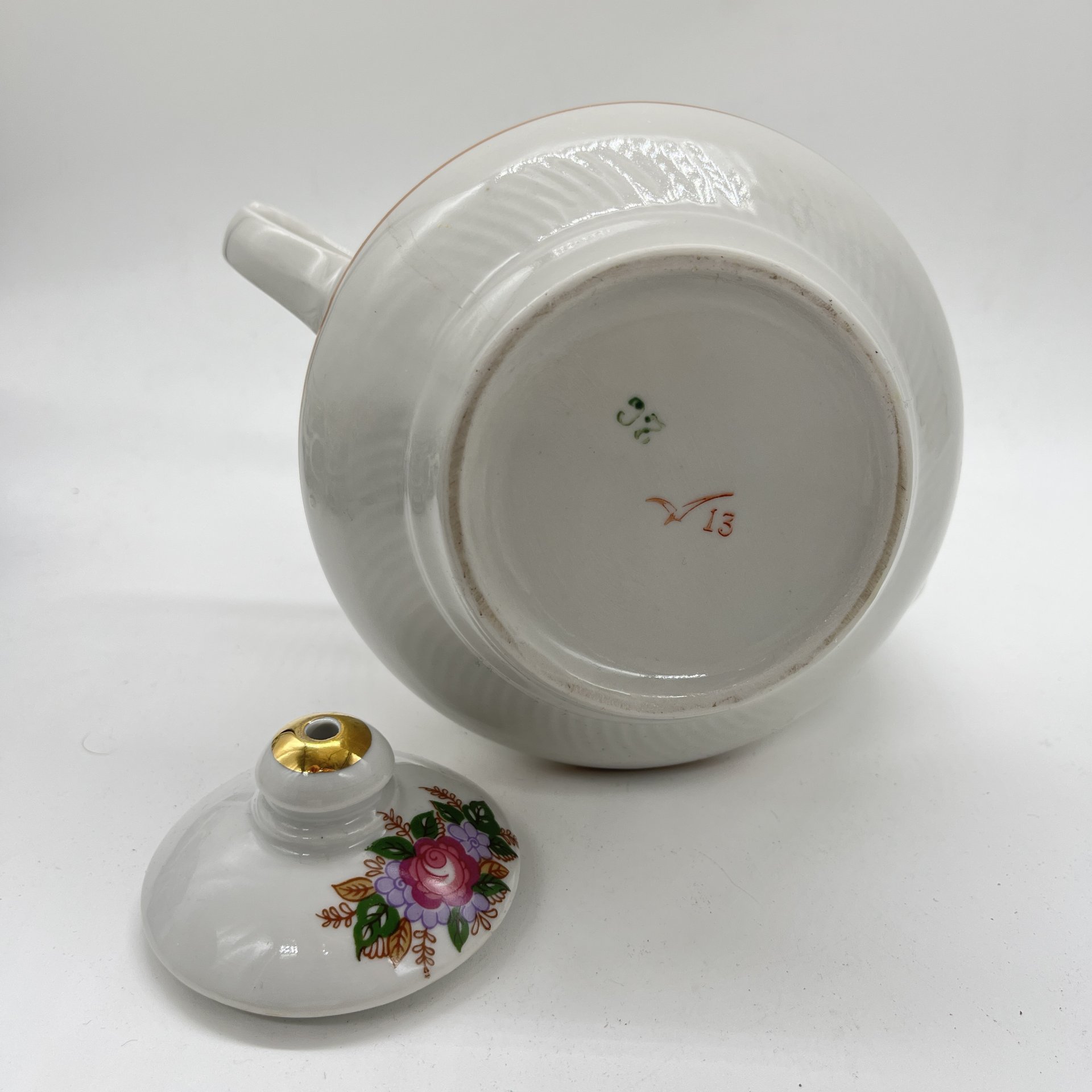 Доливной чайник с цветочным декором (крышка подбор), фарфор, деколь, Краснодарский фарфорово-фаянсовый завод «Чайка», СССР, 1970-1990 гг.