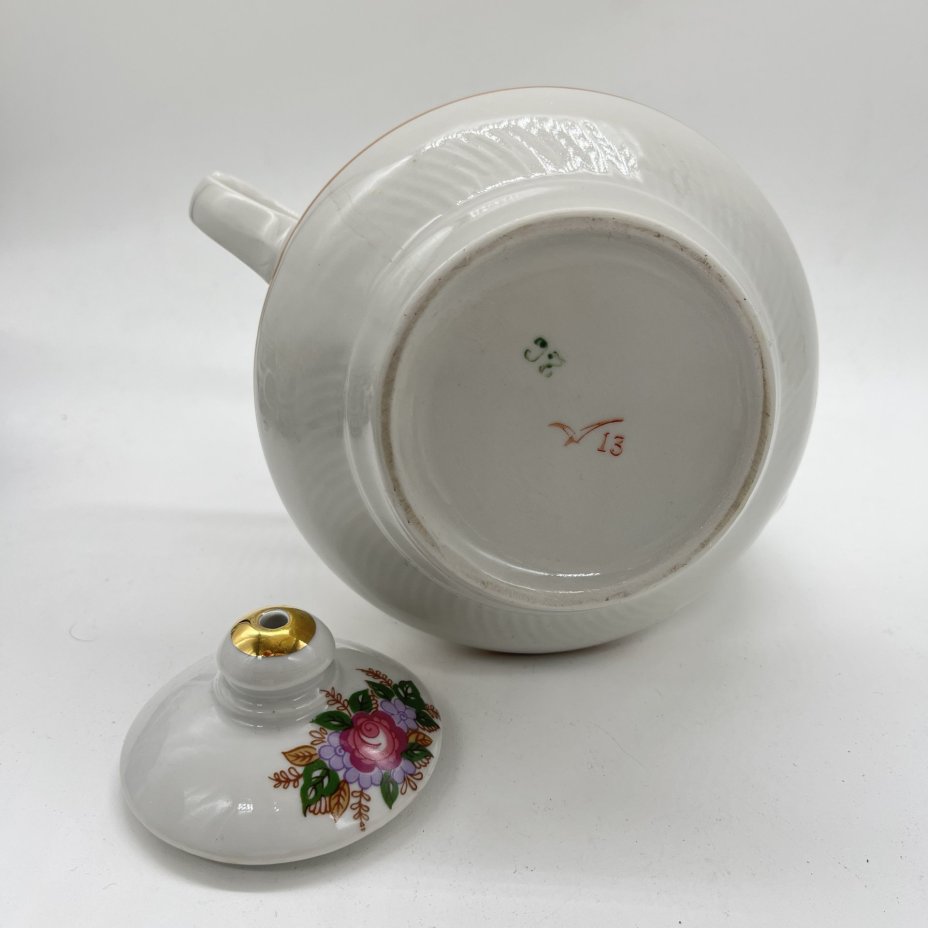 Доливной чайник с цветочным декором (крышка подбор), фарфор, деколь, Краснодарский фарфорово-фаянсовый завод «Чайка», СССР, 1970-1990 гг.