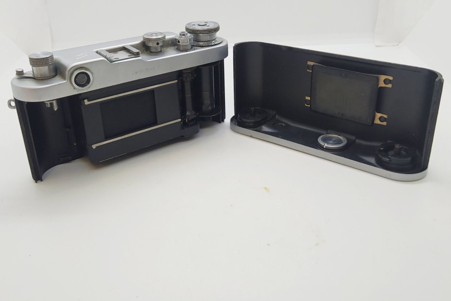 Фотоаппарат пленочный "ФЭД-2" с объективом "Индустар-26м" в оригинальном кофре, Харьковский машиностроительный завод им. Дзержинского (ФЭД)