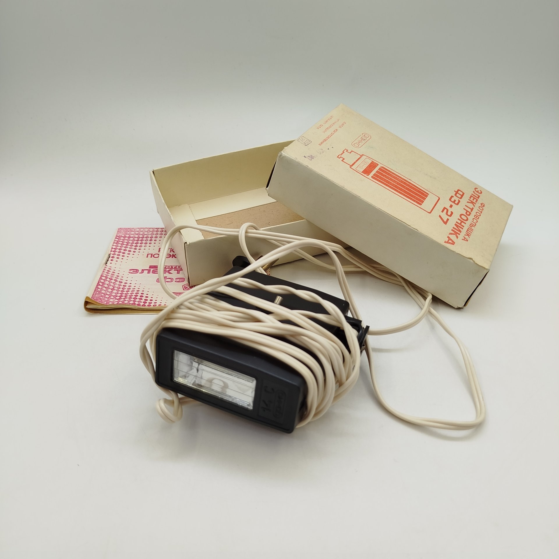 Фотовспышка "Электроника ФЭ-27" в оригинальной упаковке, пластик, картон, СССР, 1990 г.