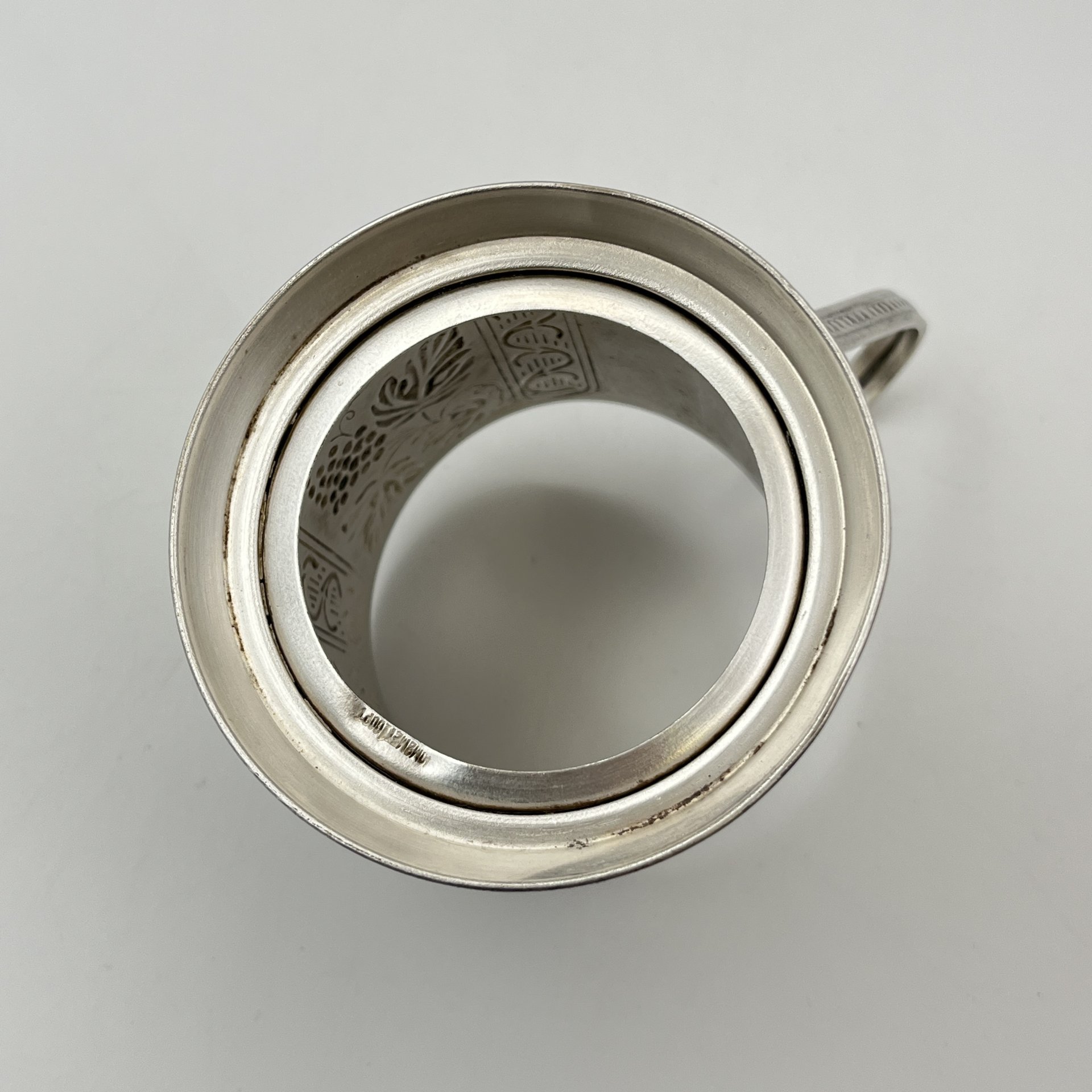 Подстаканник с декором в виде винограда, мНЦ (медь-никель-цинк), Завод «Мстерский ювелир», СССР, 1972 г.