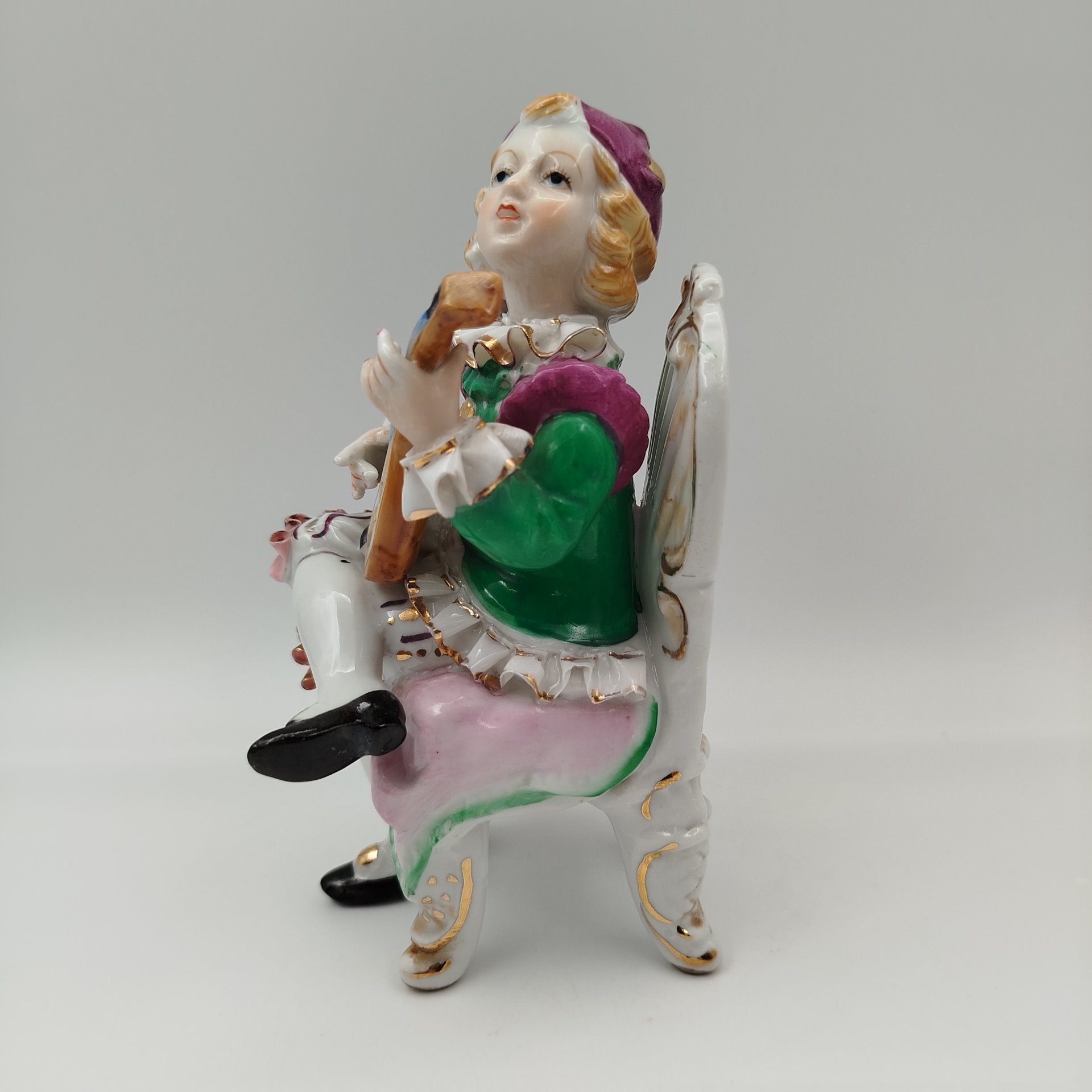 Статуэтка "Юный музыкант", фарфор, роспись, золочение, Азия, 1990-2000 гг.