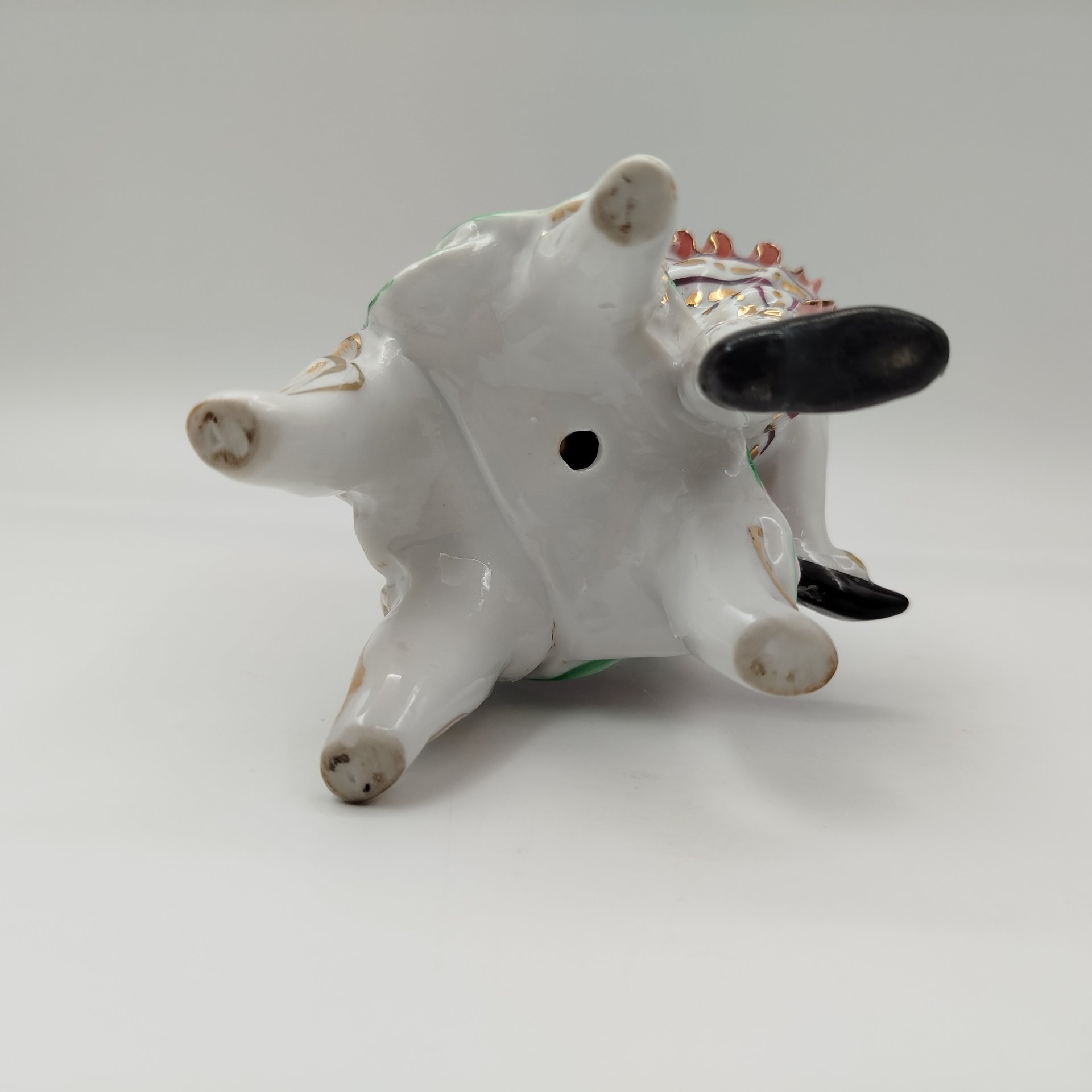 Статуэтка "Юный музыкант", фарфор, роспись, золочение, Азия, 1990-2000 гг.