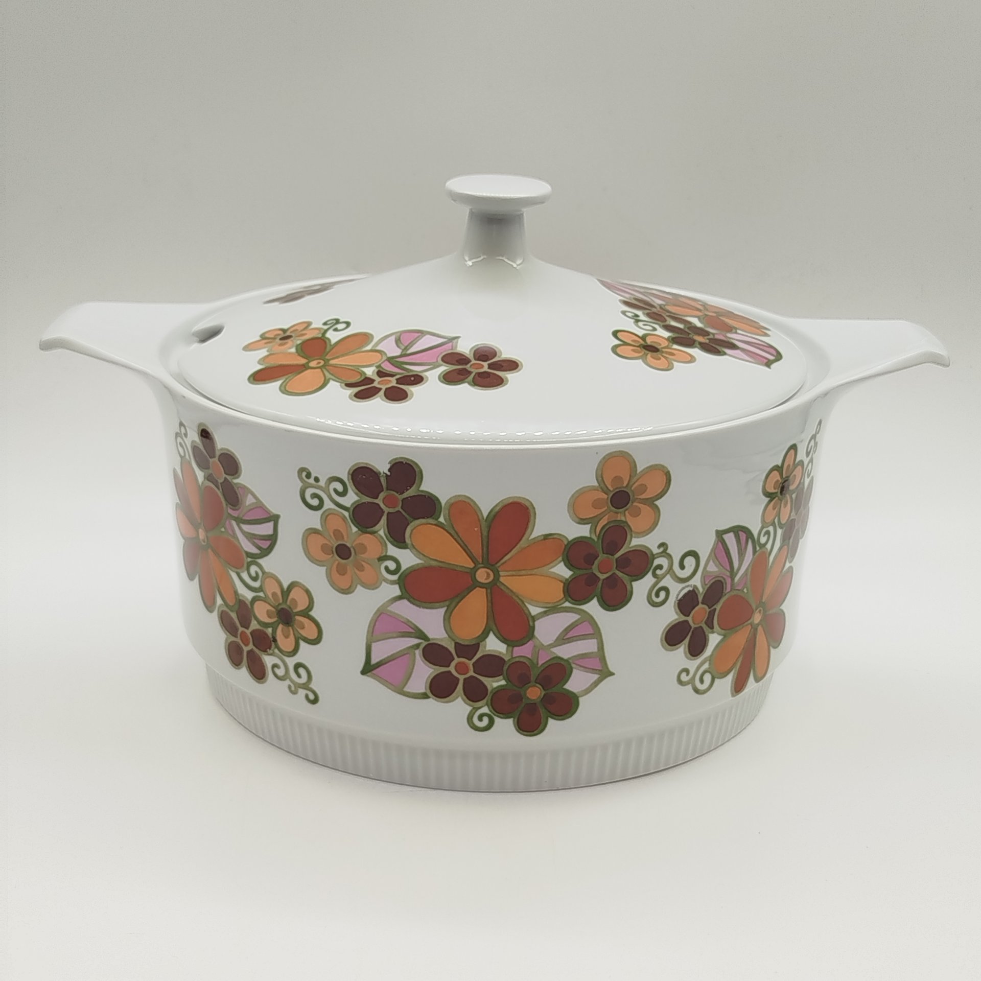 Супница с цветочным декором